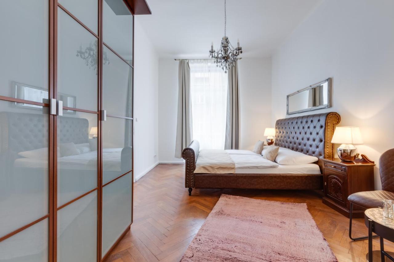 Luxury Riverside Apartments In The Center Of プラハ エクステリア 写真