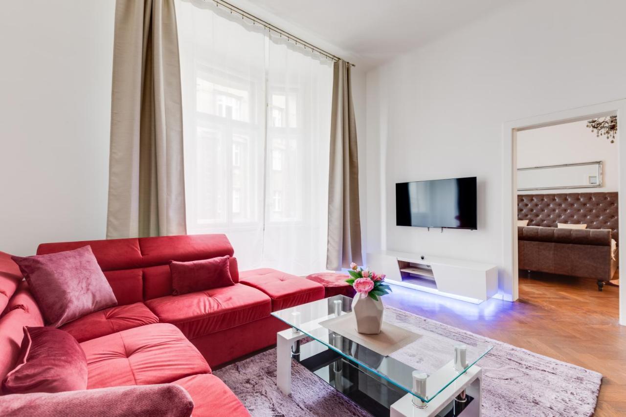 Luxury Riverside Apartments In The Center Of プラハ エクステリア 写真