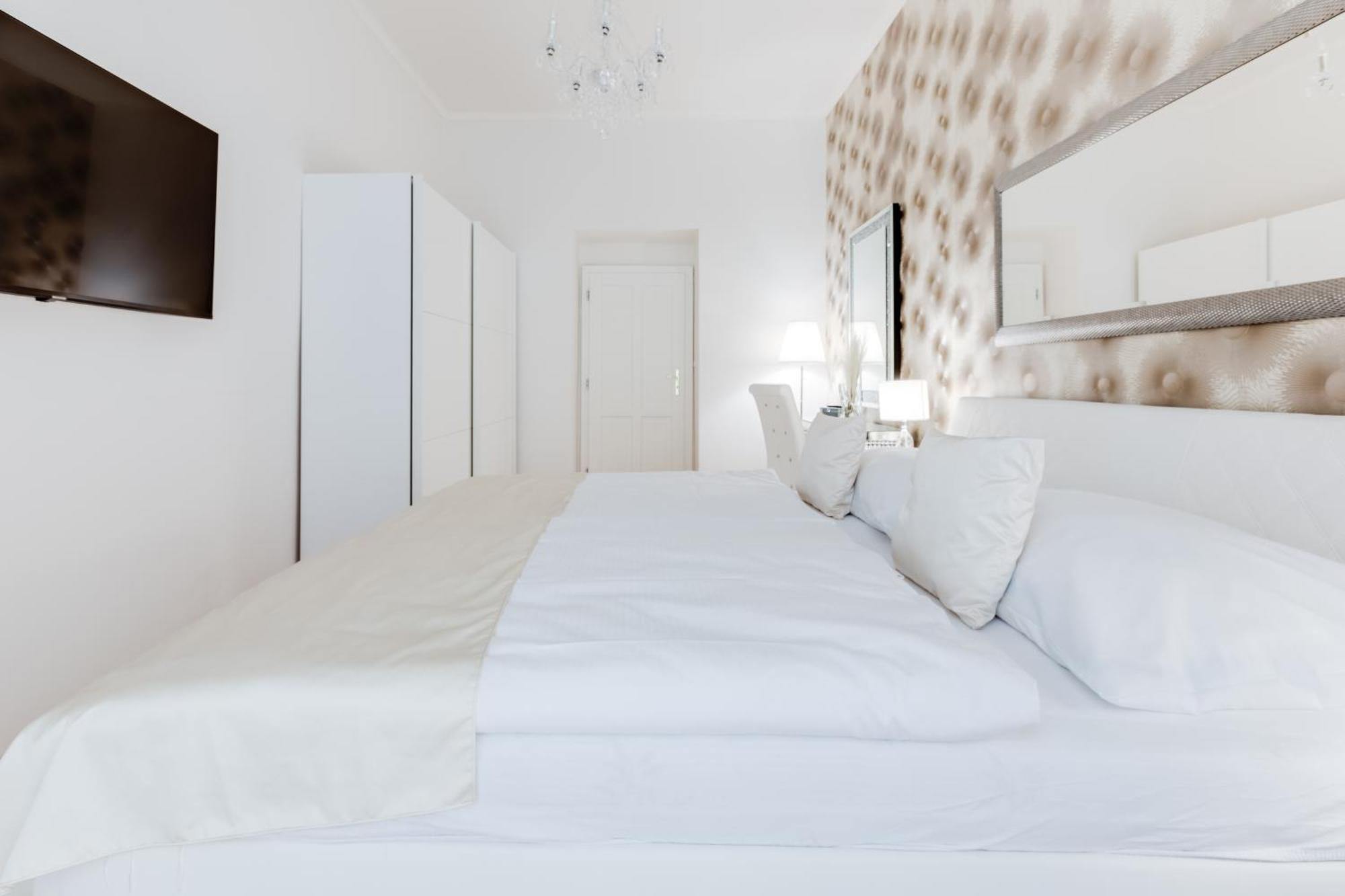 Luxury Riverside Apartments In The Center Of プラハ エクステリア 写真